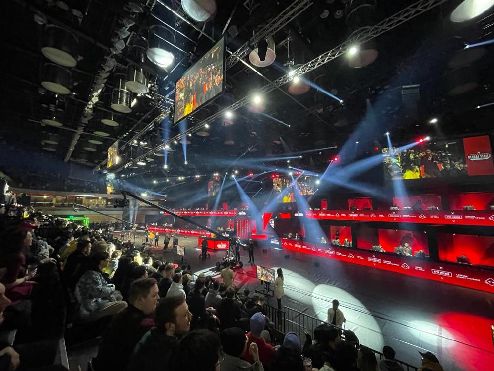 the stadium in the copper box arena set up for Apex finals with spotlights and a busy audience